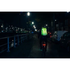 Housse De Pluie Sac à Dos Jaune Imperméable WOWOW -Gazelle Velo Boutique housse de pluie sac a dos jaune impermeable wowow 2