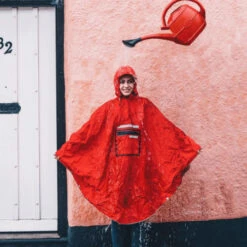 Poncho Pluie Urbain THE PEOPLE'S PONCHO 3.0 Rouge -Gazelle Velo Boutique poncho pluie urbain the people s poncho 30 rouge 3