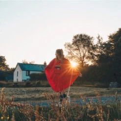 Poncho Pluie Urbain THE PEOPLE'S PONCHO 3.0 Rouge -Gazelle Velo Boutique poncho pluie urbain the people s poncho 30 rouge 5