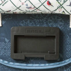 Sacoche De Guidon BASIL Bohème 8L Bleu Indigo 14 Sacoche De Guidon BASIL Bohème 8L Bleu Indigo -Gazelle Velo Boutique sacoche de guidon basil boheme 8l bleu indigo 4